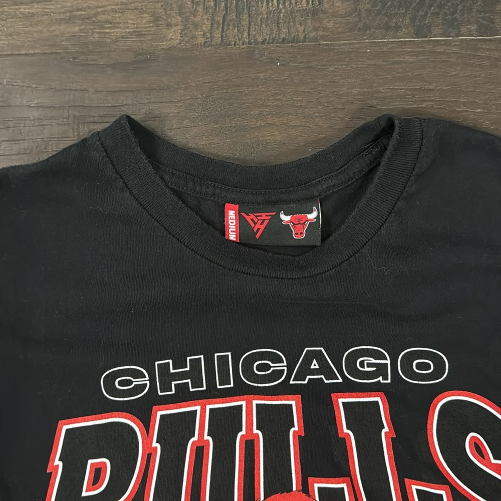 Hypland NBA CHICAGO BULLS CHARGE PIERCE TSHIRT Size Medium - Picture 3 of 5